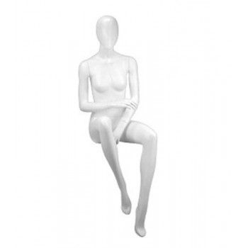 Mannequin woman seated y646