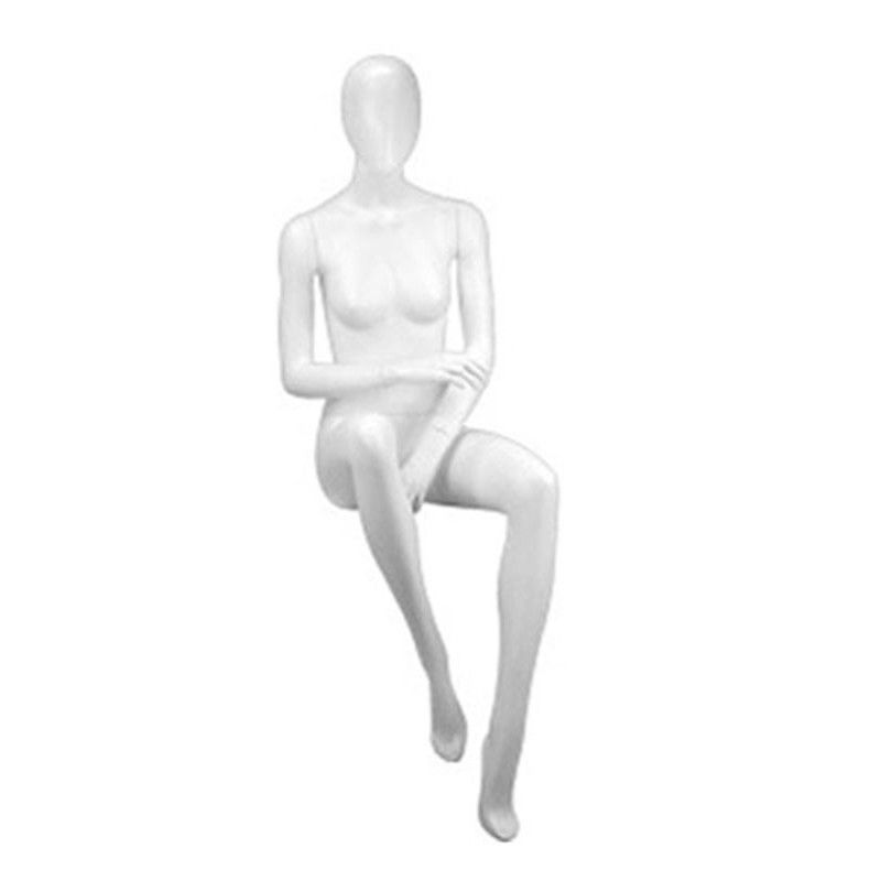 Mannequin woman seated y646