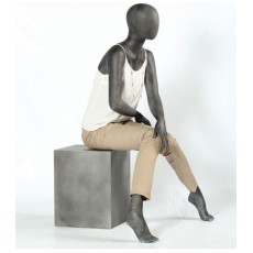 Mannequin vitrine abstraite position assise pf06