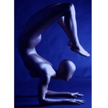 Mannequin de vitrine femme yoga avec tête abstraite