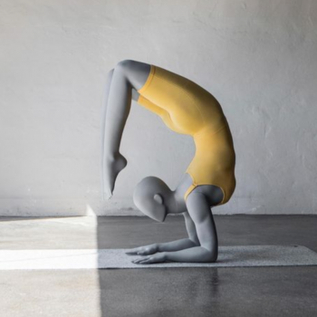 Manichini yoga donna yga1