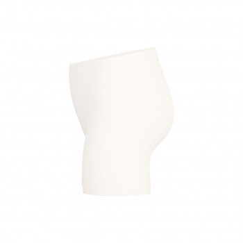 Children's buttocks 8 years hips
